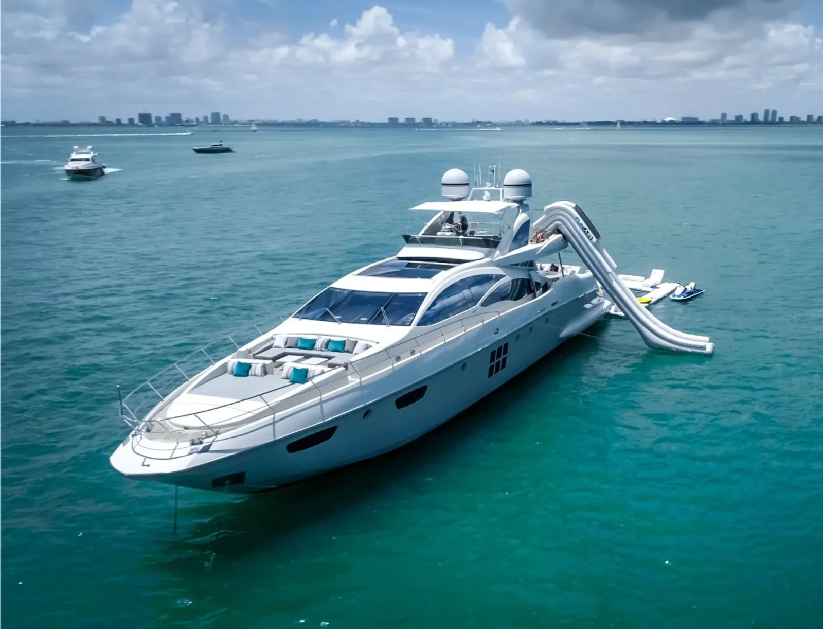 103 ft Azimut