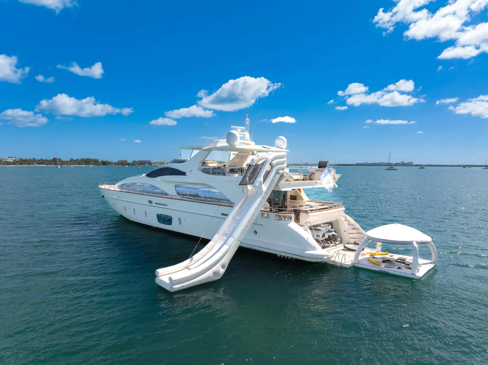 105 ft Azimut