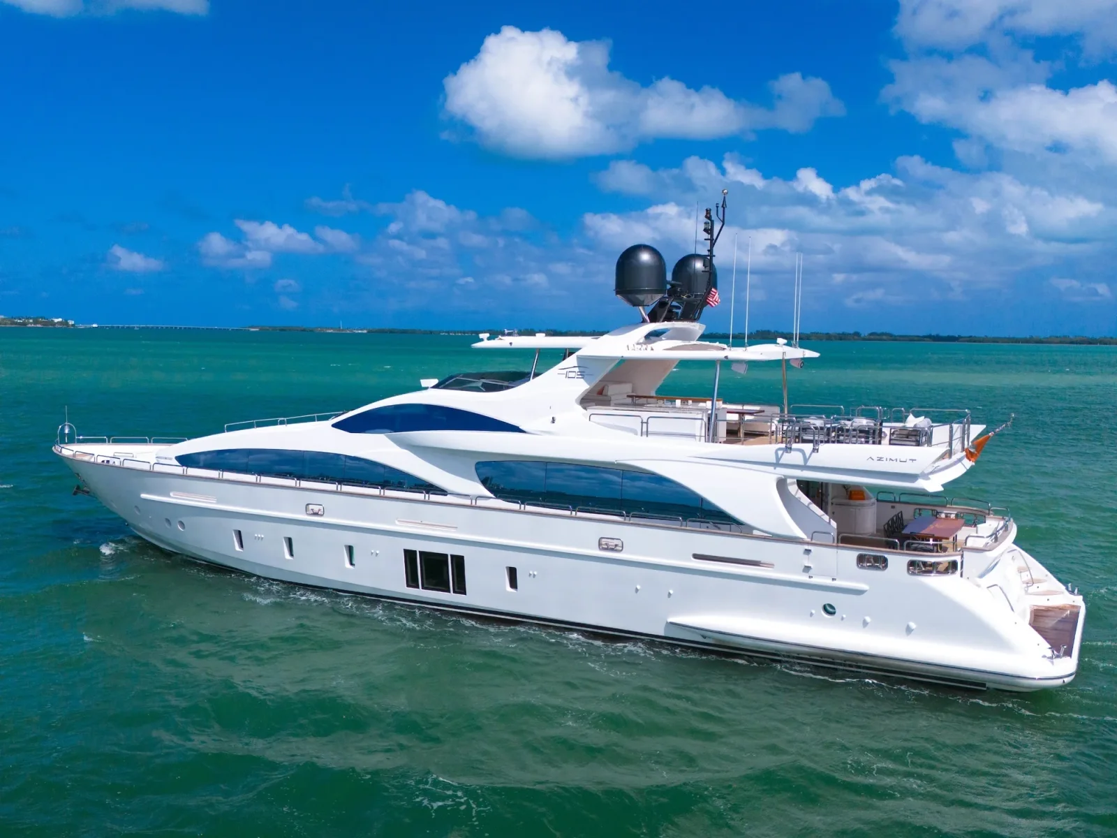105 ft Azimut Fly