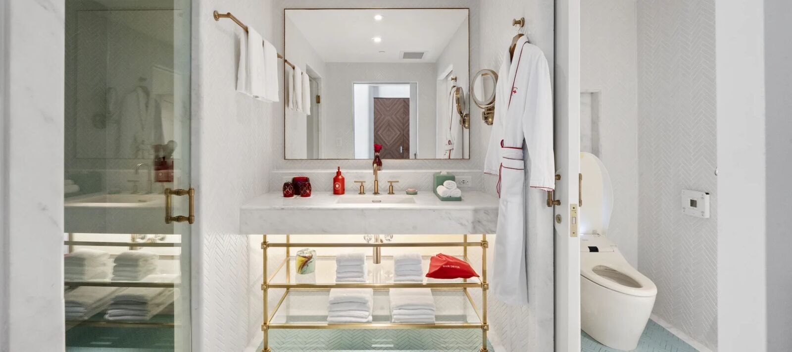 Bay View Room bathroom (19–21 line)