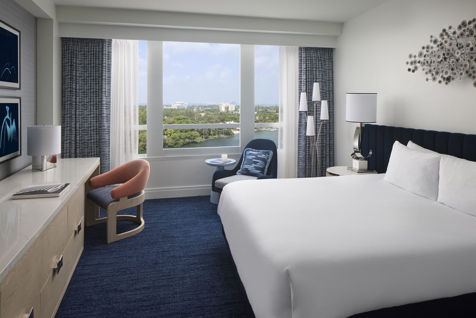 Chateau Deluxe Bayview room, one king