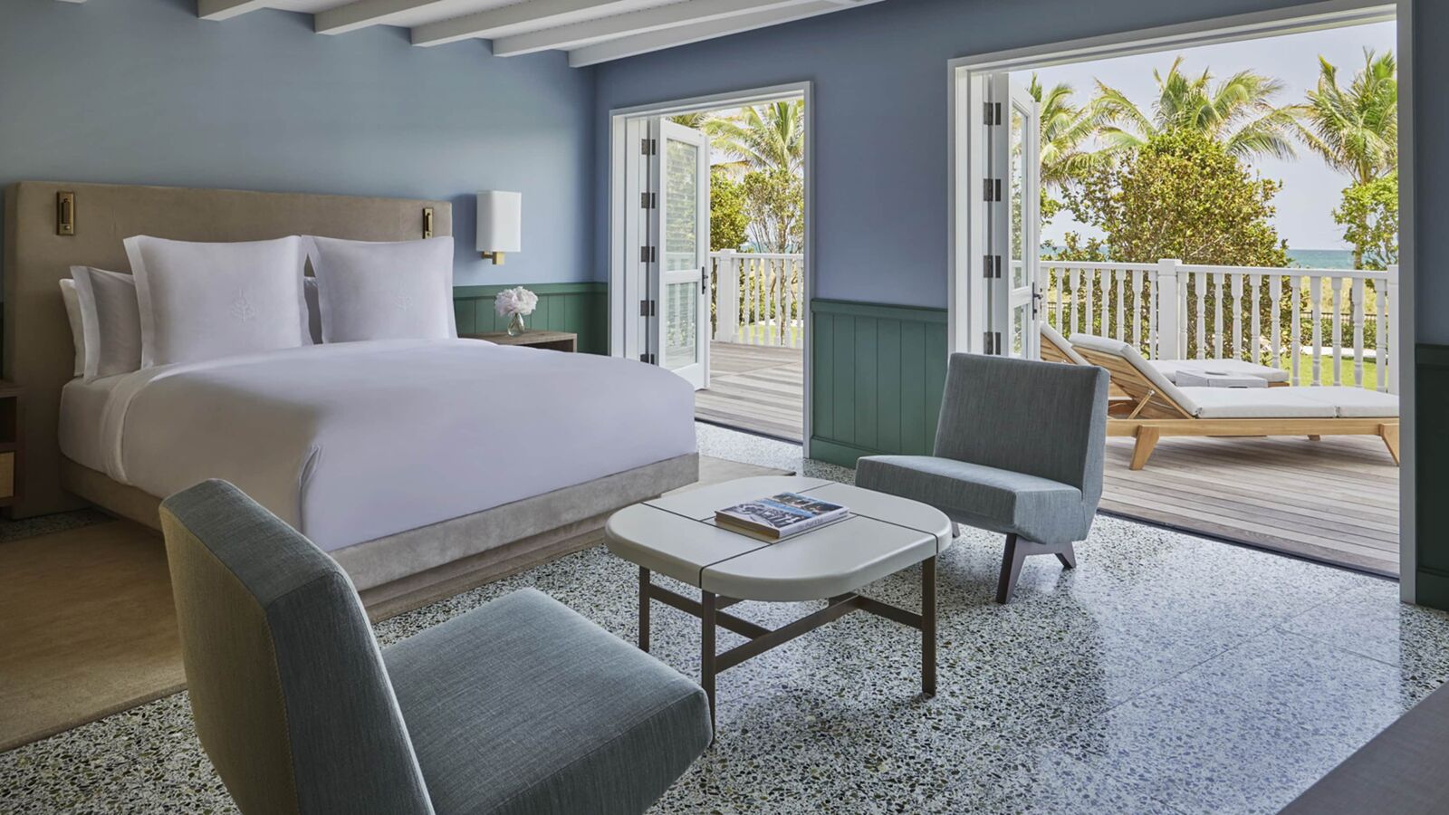 Bungalow bedroom opening onto a private terrace