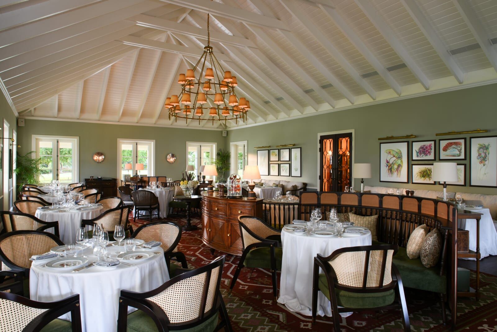 Dining room with a chandelier and white tablecloths