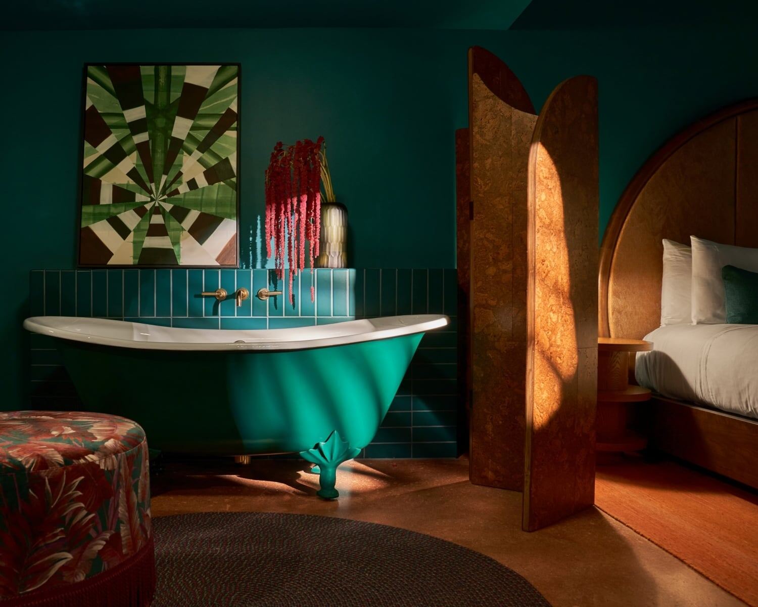 Eden Studio with clawfoot tub