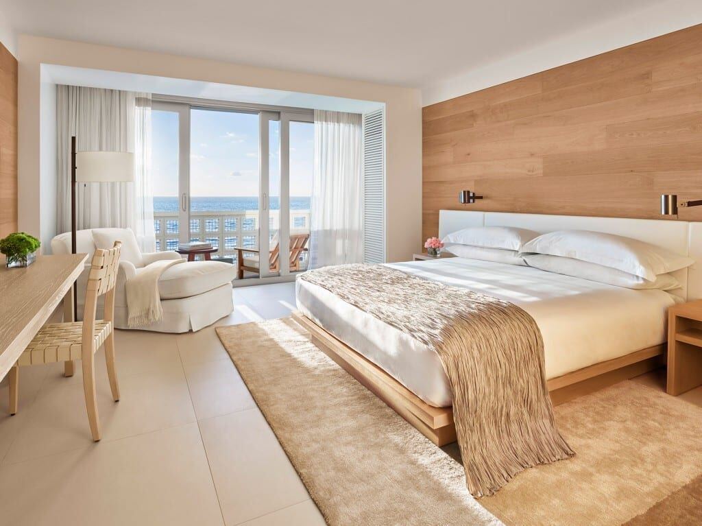 Oceanfront balcony king room