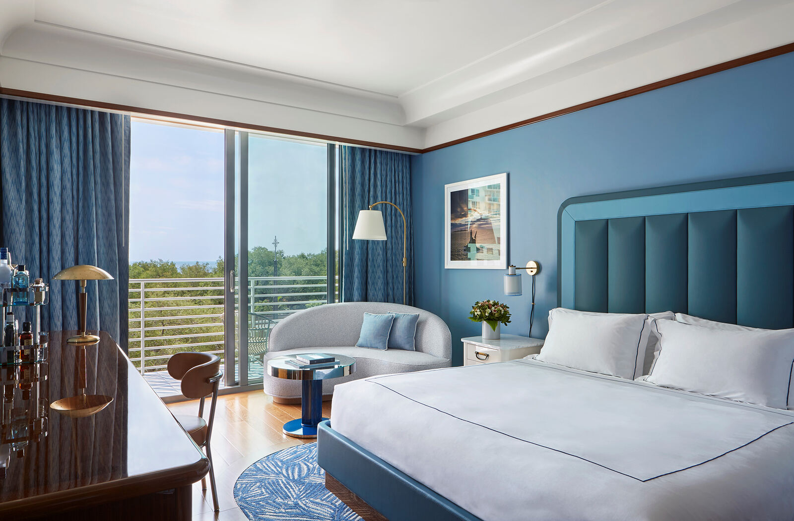 Deluxe King room with terrace doors